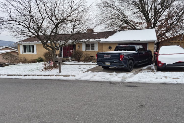 209 E Alta Ave Altoona, PA 16601, Blair County