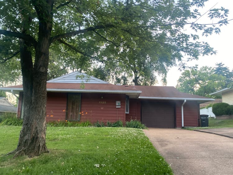 1325 Aloha Dr Saint Louis, MO 63126, St. Louis County