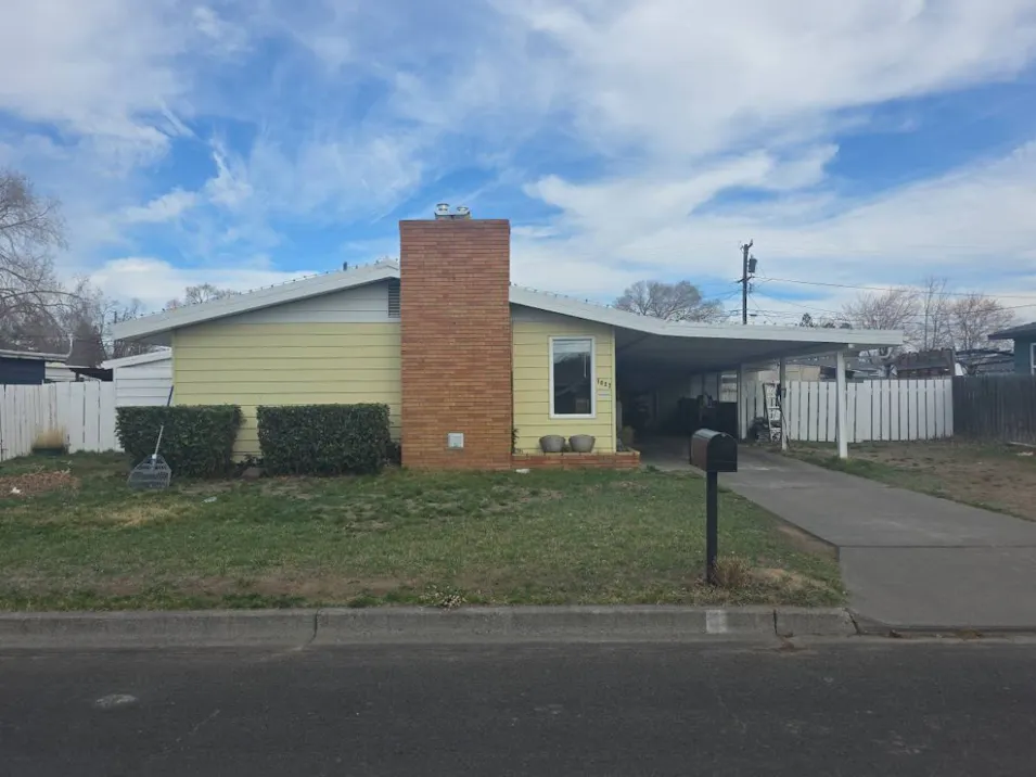 1022 SW 13th St Redmond, OR 97756, Deschutes County