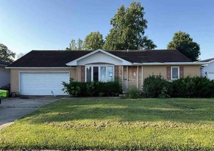 126 E Patterson St Roodhouse, IL 62082, Greene County