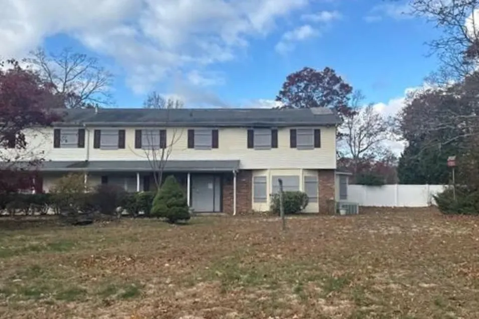 460 Hoffman Ln Hauppauge, NY 11788, Suffolk County