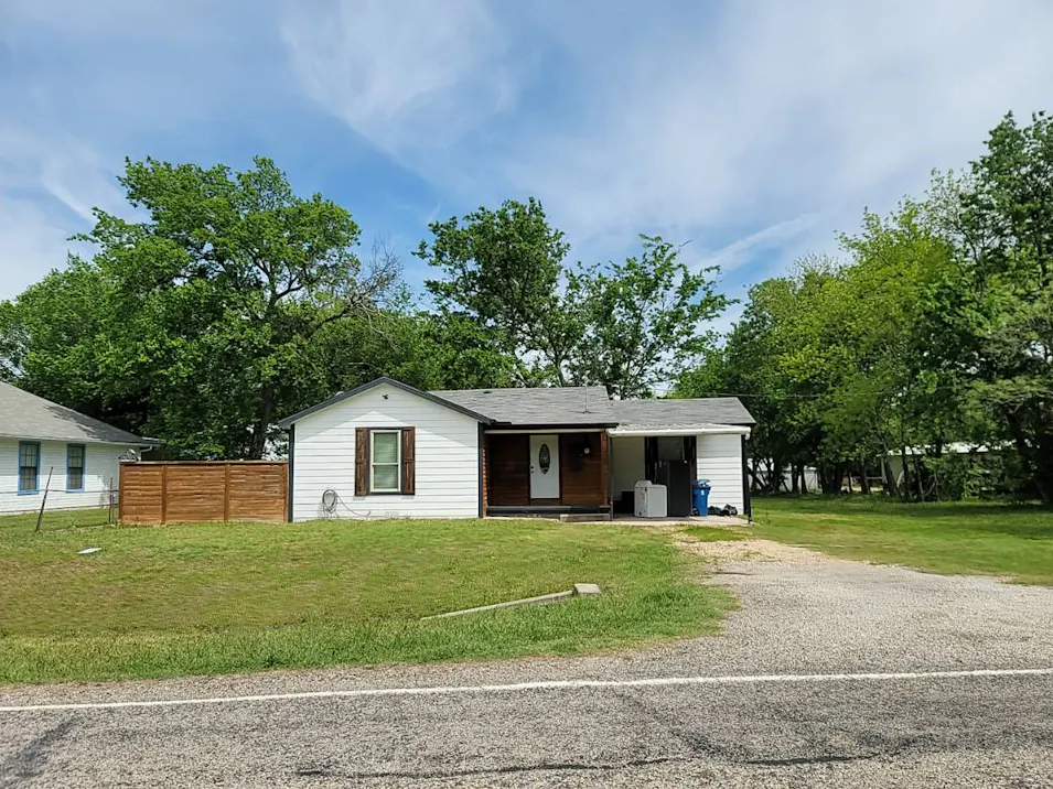705 S Patterson St Campbell, TX 75422, Hunt County