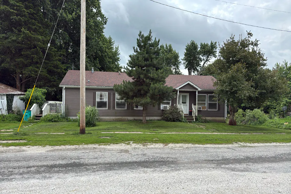 300 Douglas St New Salem, IL 62357, Pike County