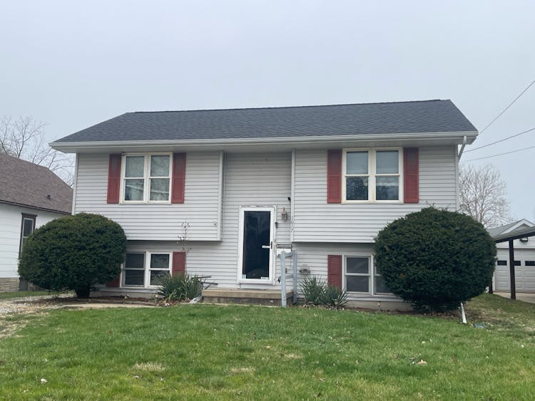 1617 Laharpe St La Salle, IL 61301, Lasalle County