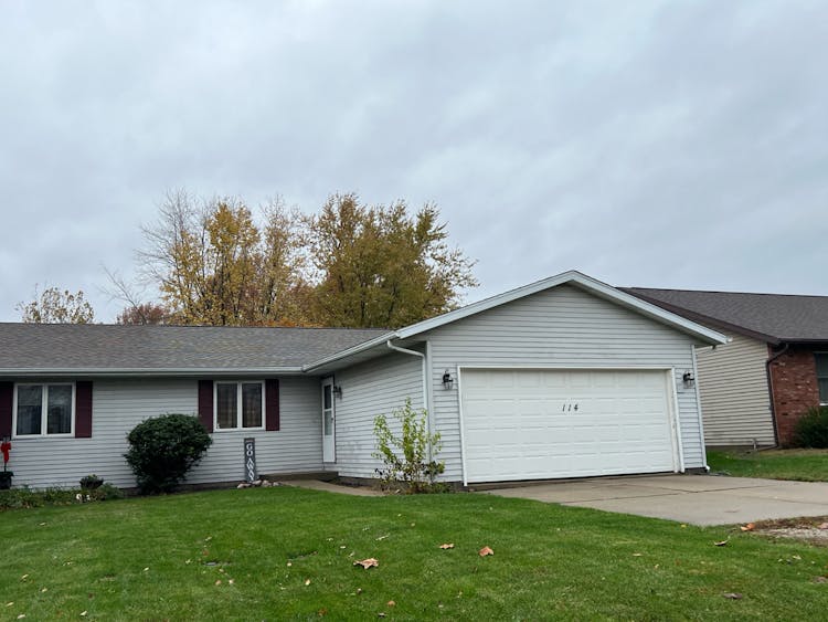 114 S Sangamon St Auburn, IL 62615, Sangamon County