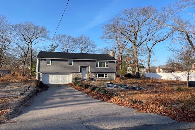 15 Oak Ave Attleboro, MA 02703, Bristol County