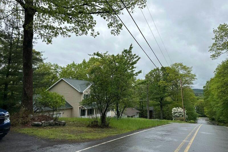 Laurel Loop, Swiftwater, PA 18370