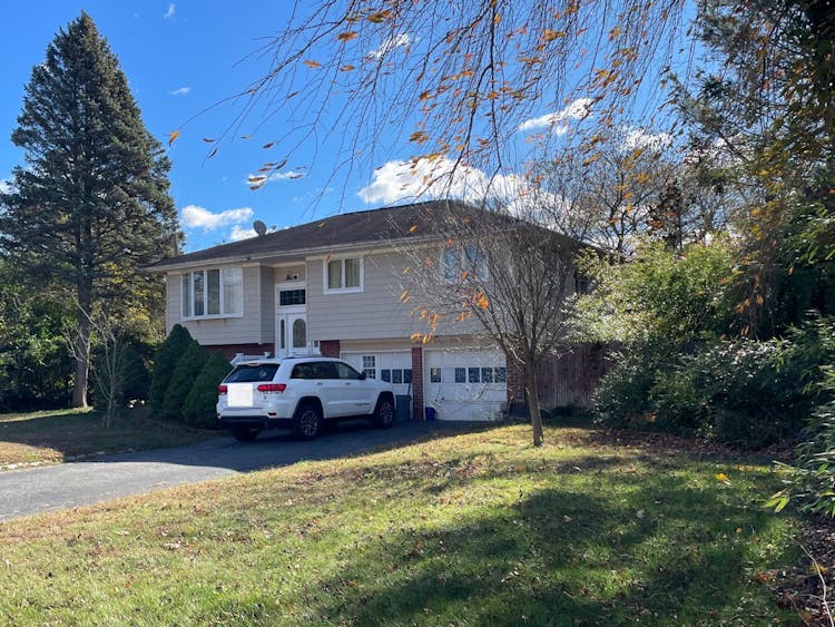 192 Locust Dr Bay Shore, NY 11706, Suffolk County