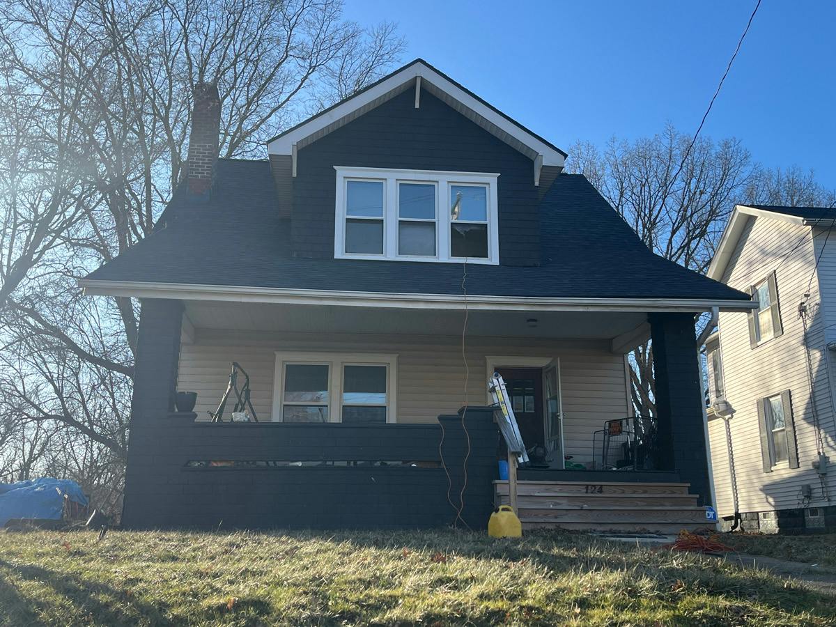 Wengler Ave, Sharon, PA 16146