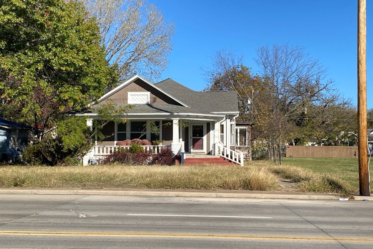 3027 Main St. Parsons, KS 67357, Labette County