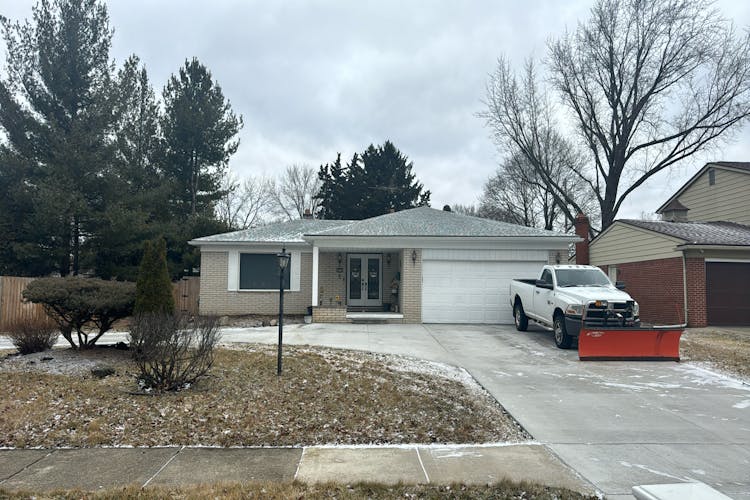 18254 Meadowood Ave Lathrup Village, MI 48076, Oakland County
