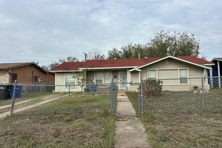 5411 Plumtree Drive San Antonio, TX 78242, Bexar County