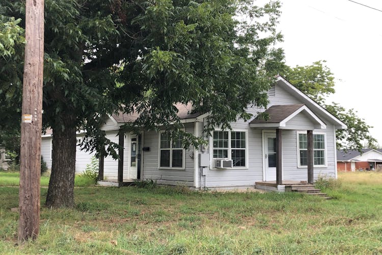 400 S College St Itasca, TX 76055, Hill County