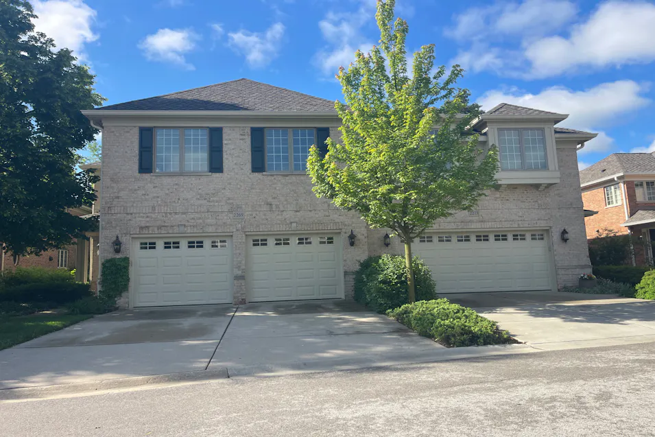 2269 Royal Ridge Dr Northbrook, IL 60062, Cook County