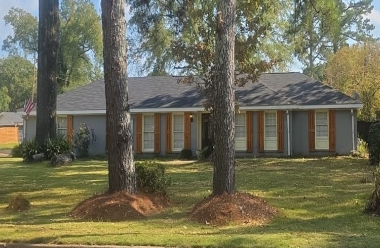 1305 Woodcrest Dr Jackson, MS 39211, Hinds County