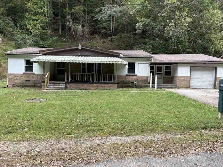 3427 Younger Dr Charleston, WV 25306, Kanawha County