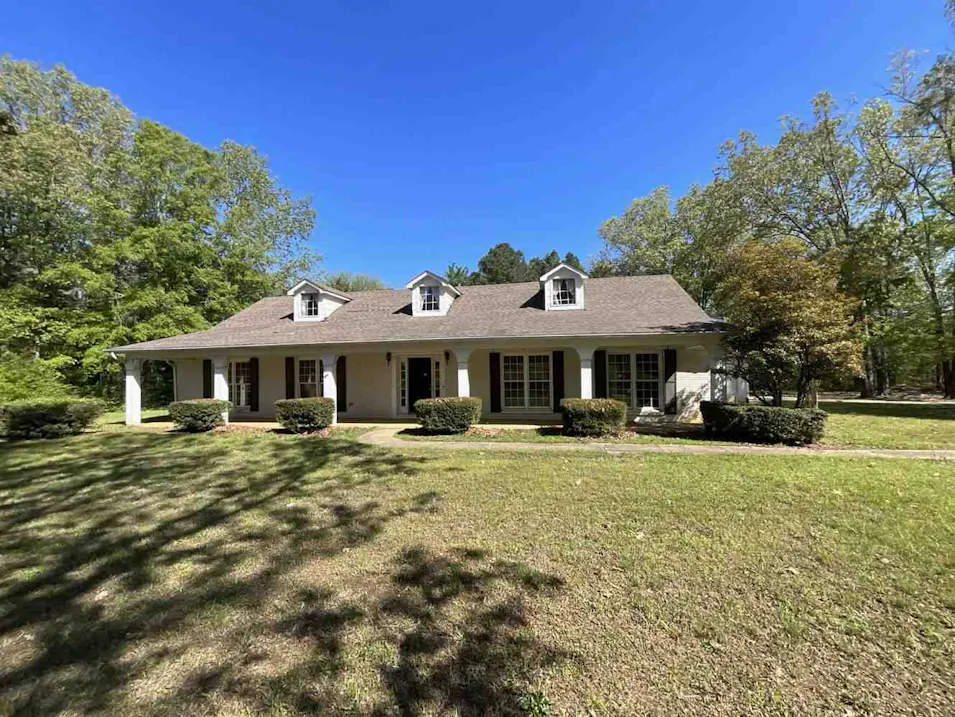223 County Road 178 Okolona, MS 38860, Chickasaw County