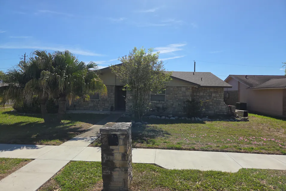 5822 Crestwood Drive Corpus Christi, TX 78415, Nueces County