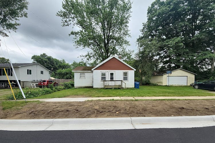 161 Latting St Montrose, MI 48457-9792, Genesee County