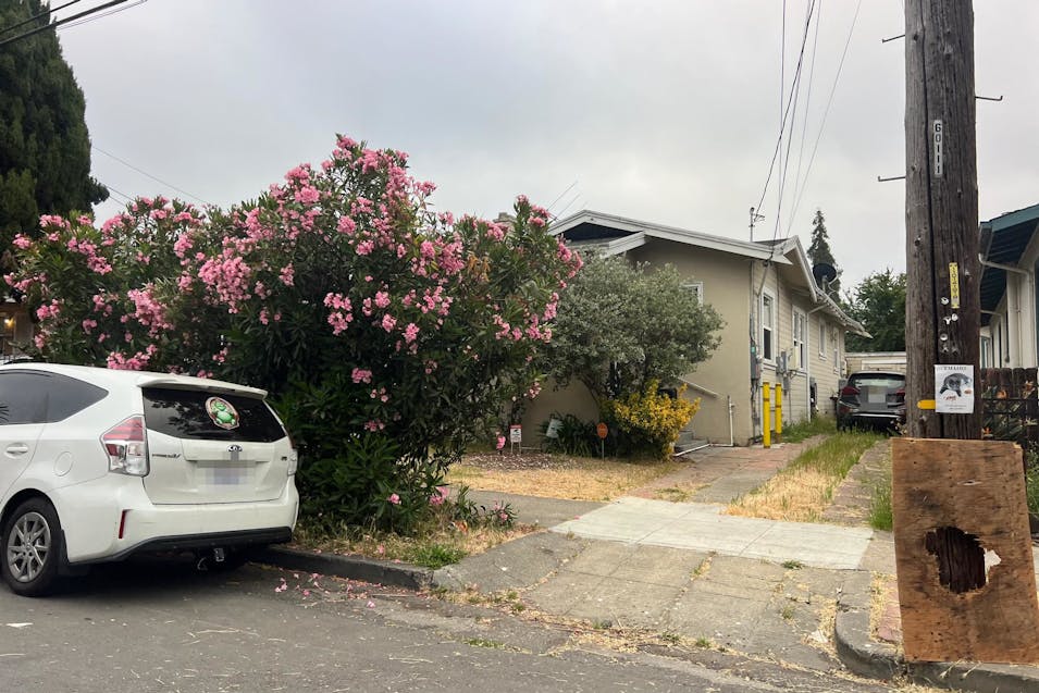 2452 Humboldt Avenue Oakland, CA 94601, Alameda County
