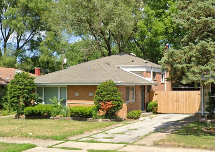 14635 Woodlawn Ave Dolton, IL, 60419, USA
