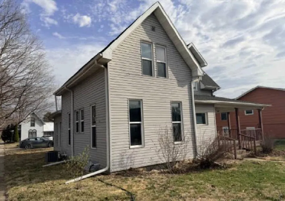 323 W Green St Winterset, IA 50273, Madison County