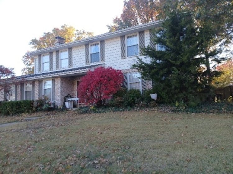 5320 River Aire Dr Godfrey, IL 62035, Madison County