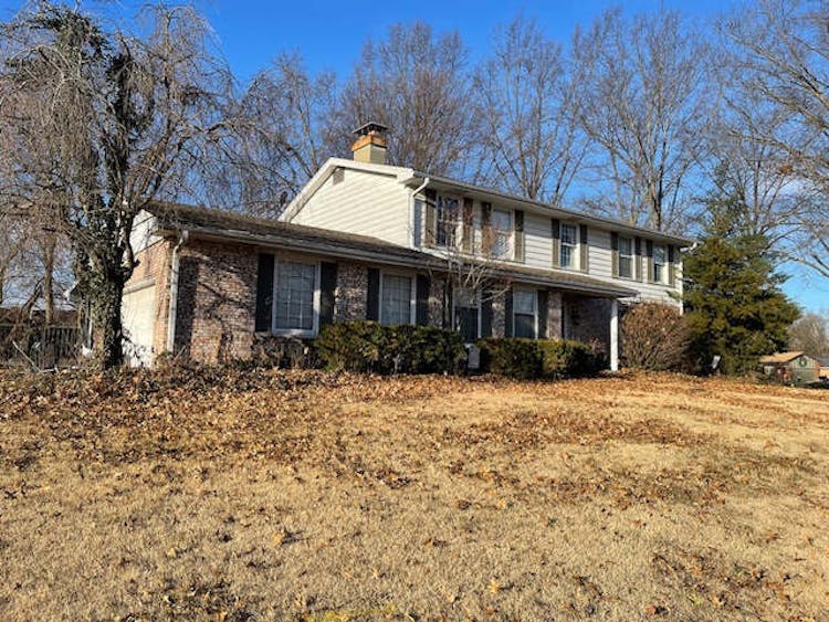 5320 River Aire Dr Godfrey, IL 62035, Madison County