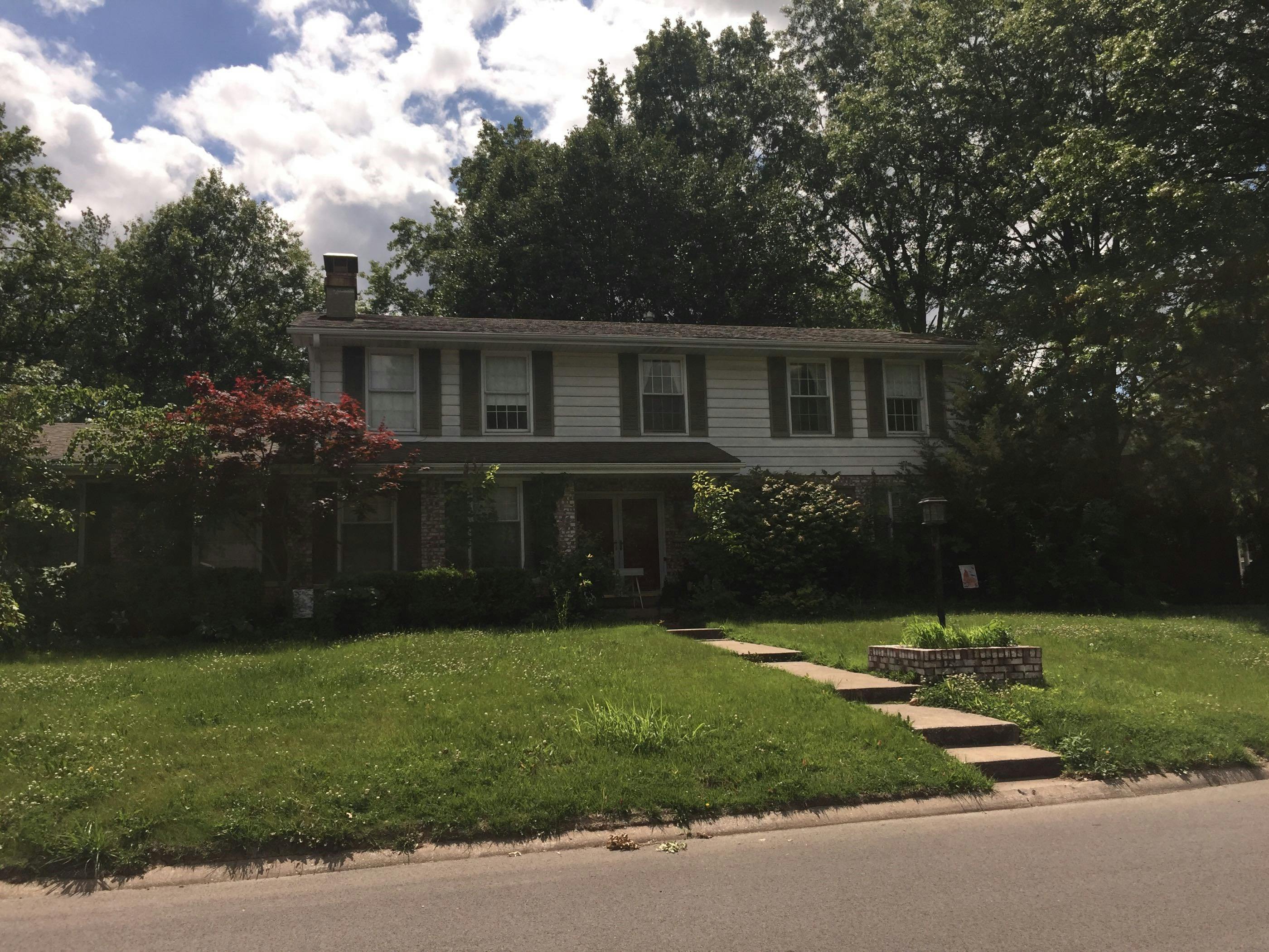 River Aire Dr, Godfrey, IL 62035