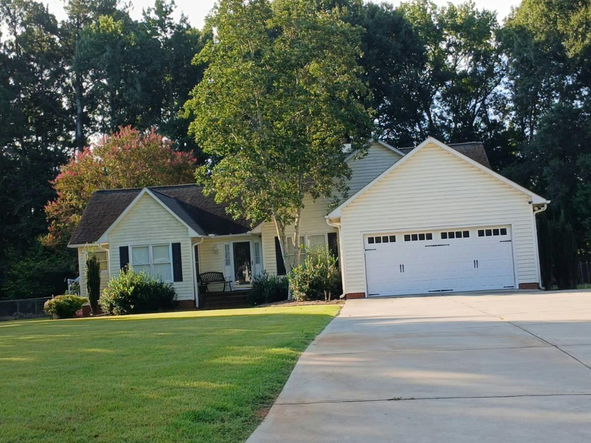 Heathwood Dr, Greenwood, SC 29649
