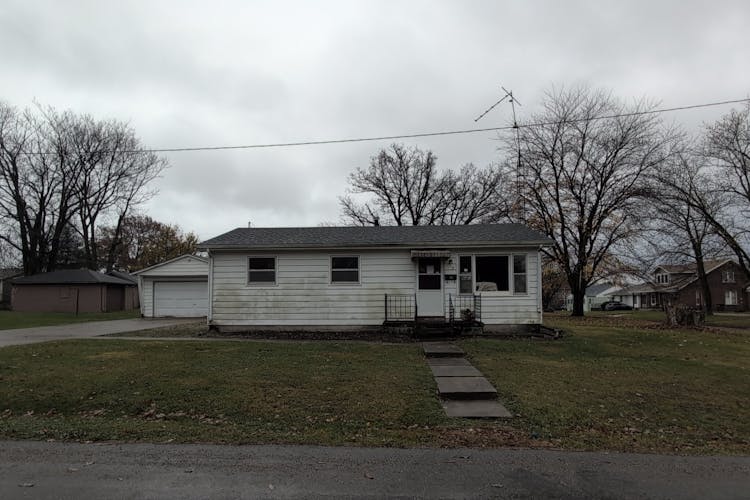 112 W 2nd St Danville, IL 61832, Vermilion County