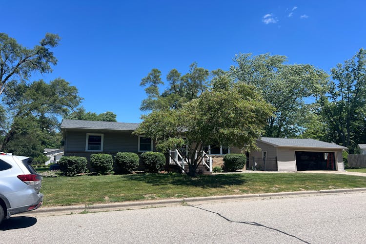 3751 Lawn St NW Grand Rapids, MI 49534-4576, Kent County