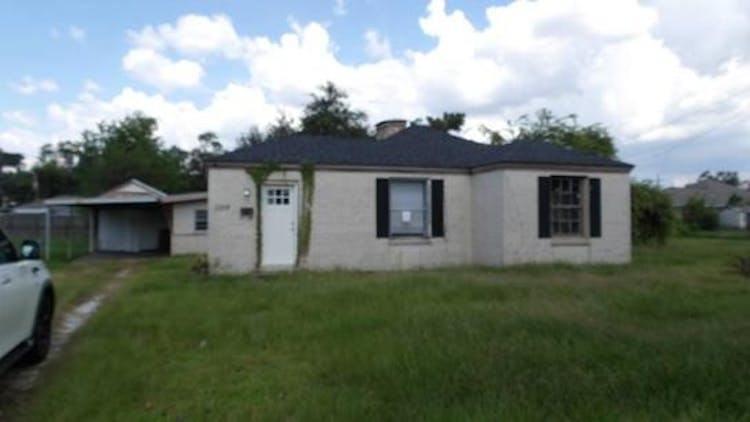 1319 Oklahoma St Lake Charles, LA 70607, Calcasieu County