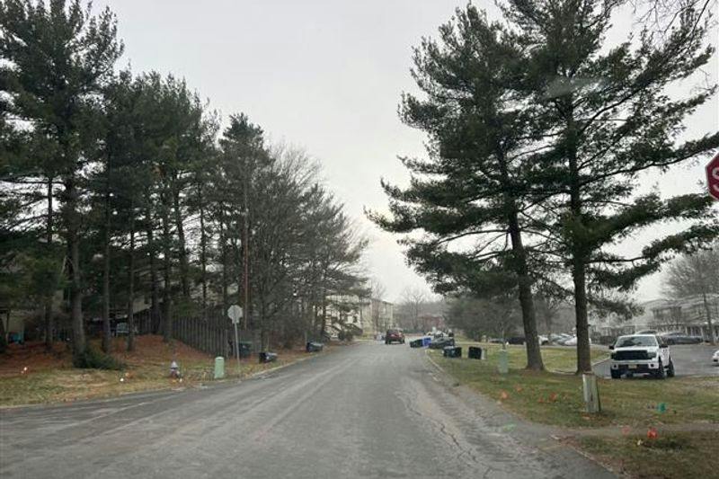 Parkwood Dr, Cranberry Township, PA 16066