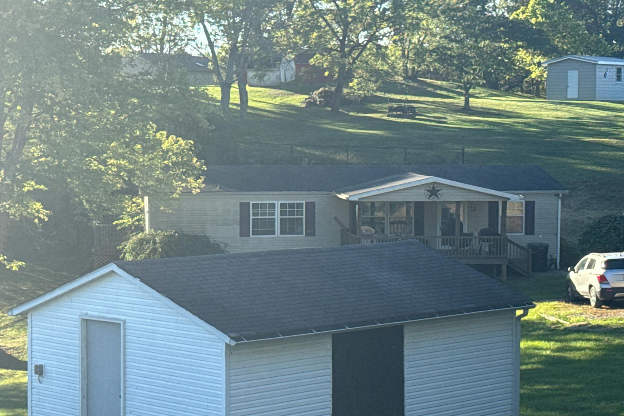 Bunner Ln, Parkersburg, WV 26104