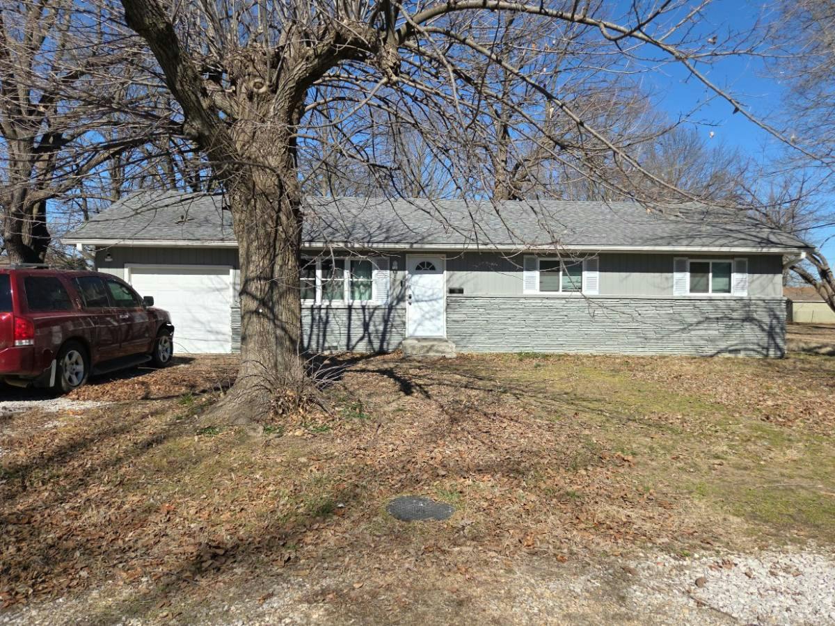 Springfield St, Aurora, MO 65605