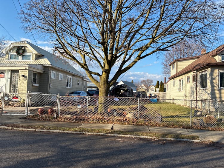 94 Sirret Buffalo, NY 13760, Erie County