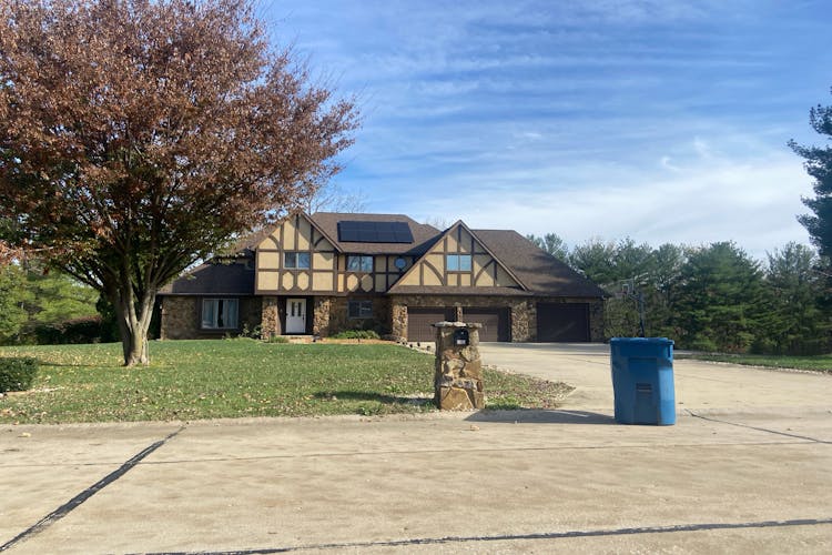 512e Waters Edge Dr Belleville, IL 62221, Saint Clair County