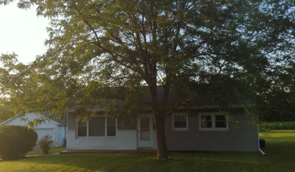 24 Suburban Hts Milan, IL 61264, Rock Island County