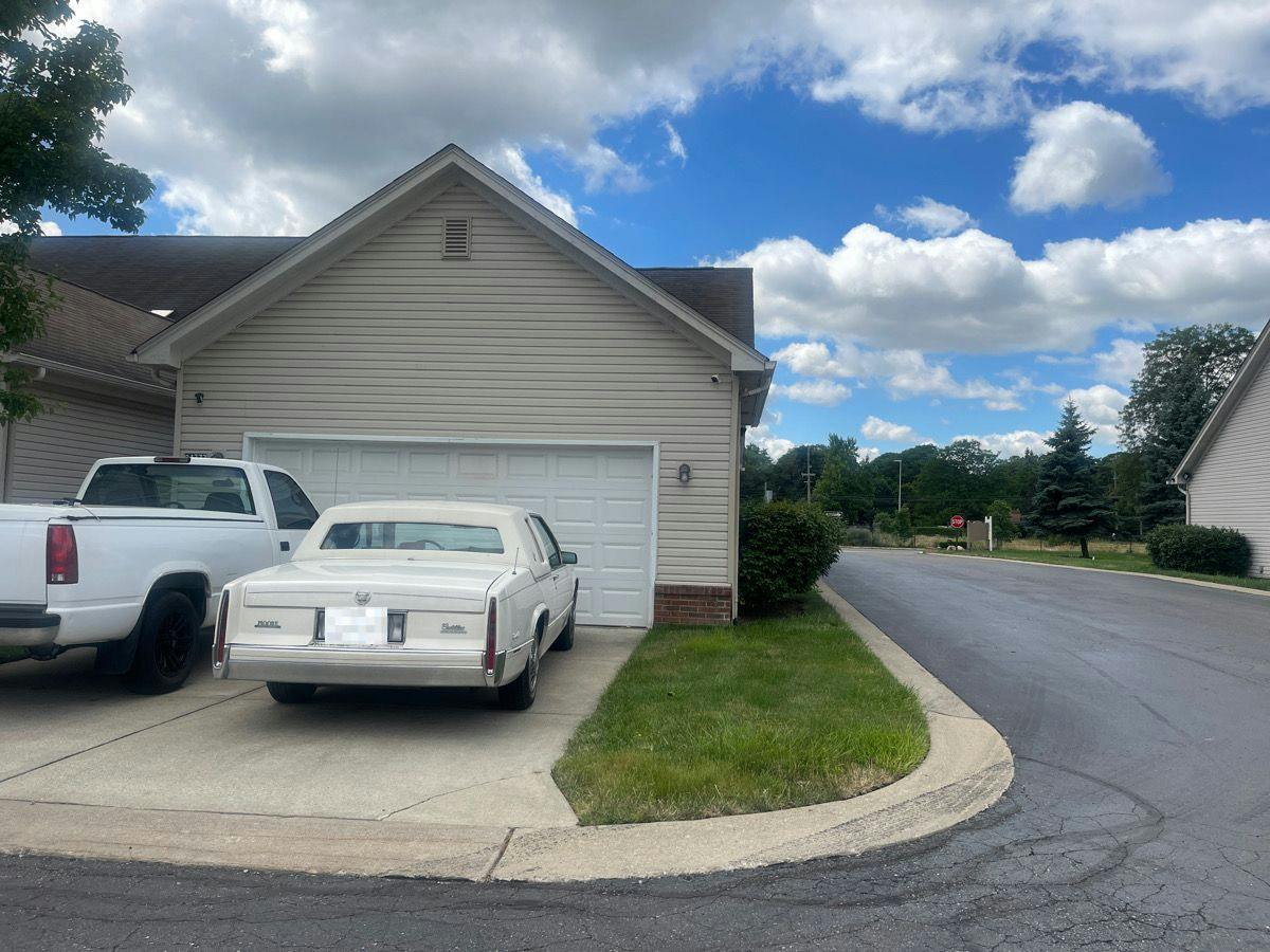 Ashley Ct, Redford, MI 48239