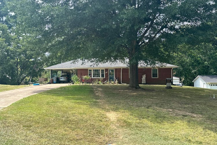 304 Peachtree Street Paris, TN 38242, Henry County