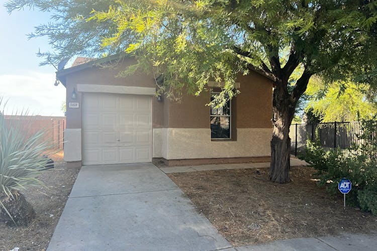 5608 S Vine Ave Tucson, AZ 85706, Pima County