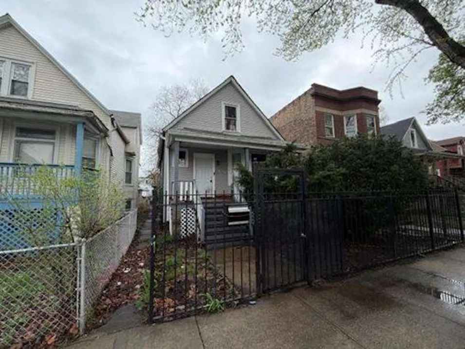 7823 S Marquette Ave Chicago, IL 60649, Cook County