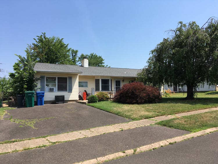 5 Stream Ln Levittown, PA 19055, Bucks County