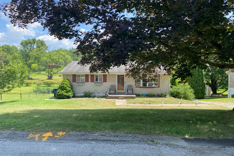 8 Nancy Dr Jeannette, PA 15644, Westmoreland County