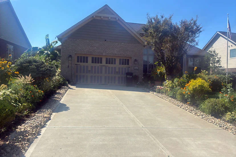 735 Griffin Ln