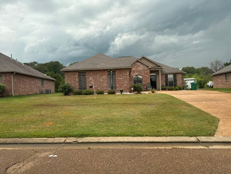 608 Carson Dr Byram, MS 39272, District Hinds County