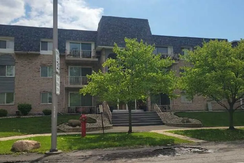 18855 Burnham Avenue Unit 231 Lansing, IL 60438, Cook County