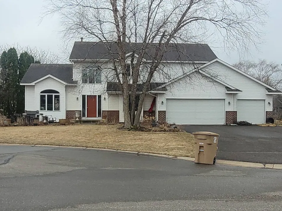 54 Berwick Place Mahtomedi, MN 55115, Washington County