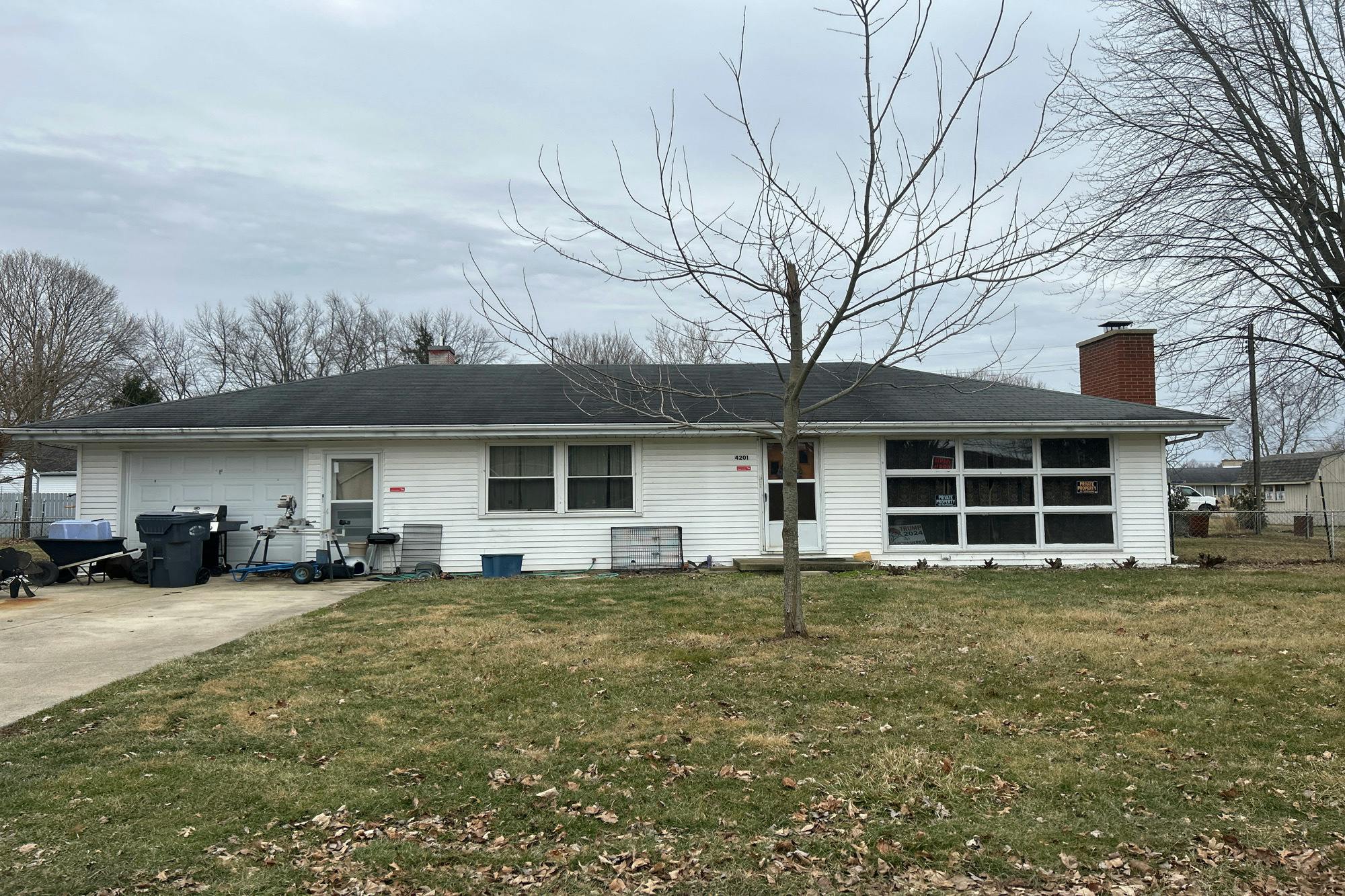 Horseshoe Dr, Muncie, IN 47302